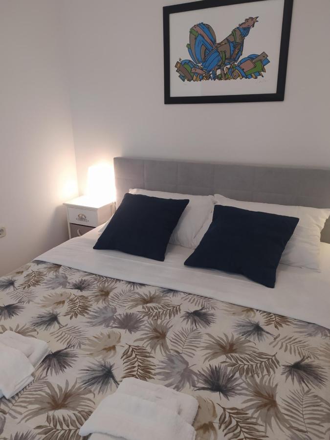 Apartment & Rooms Poppy Rose Zadar Buitenkant foto