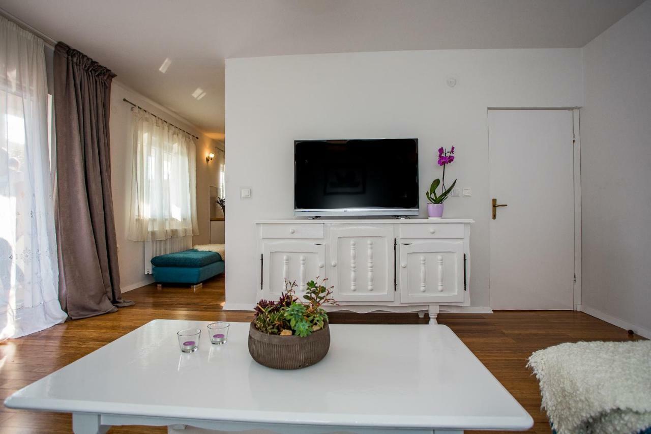 Apartment & Rooms Poppy Rose Zadar Buitenkant foto